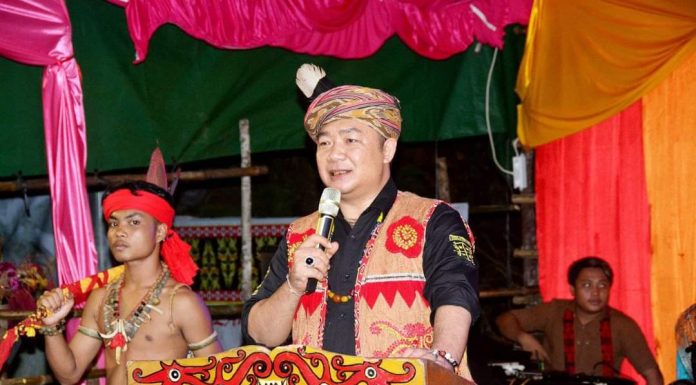 Sekda Ketapang Tutup Gawai Adat Bejujokng XIII Desa Gema