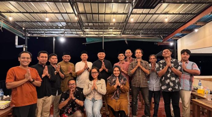 Sekda Ketapang Bersama Pengurus AJK Buka Puasa Bersama