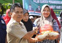 Operasi Pasar Murah Jelang Hari Raya Diserbu Warga