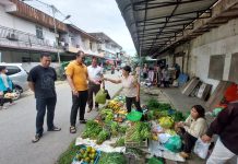 Bacalon Bupati Landak Yulius Aho Sambangi Pedagang