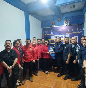 Serahkan Berkas Pendaftaran Ke Partai Nasdem, Balon Bupati Landak Karolin : Semoga Berjodoh