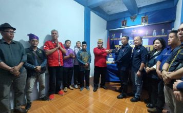 Didampingi Tokoh Agama, Masyarakat dan Ormas, Heri Saman Kembalikan Berkas Pendaftaran Ke Partai Nasdem