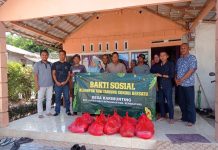 Warga Pesisir Bengkayang Terima Bantuan Paket Sembako