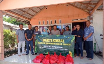 Warga Pesisir Bengkayang Terima Bantuan Paket Sembako