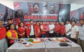 Karolin – Erani Kembalikan Berkas Pendaftaran Ke DPD PSI Landak