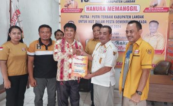 Aren Pagea, Bacalon Wakil Bupati Landak Serahkan Berkas Pendaftaran Ke Hanura