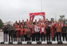 Peserta Upacara Peringatan Hari Lahir Pancasila Pemkab Landak Gunakan Pakai Adat Nusantara