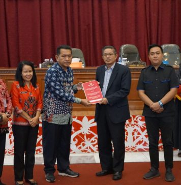 Gutmen Sampaikan Jawaban Atas Pandangan Umum Fraksi DPRD Landak