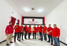Karolin Serahkan Surat Tugas Calon Bupati Landak ke DPC PDI Perjuangan