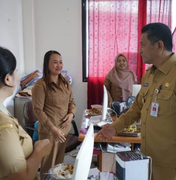 Pastikan ASN Bekerja Maksimal, Pj. Bupati Landak Gutmen Tinjau Sejumlah Kantor OPD