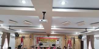 Kapolres Landak Komitmen Beri Pelayanan Terbaik Pada Masyarakat Saat Ikuti Zoom Meeting Bersama Kapolda Kalbar