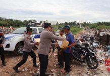 Polres Landak Berbagi, Sambangi Pemulung Hingga Gelar Makan Bersama