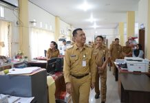 Tinjau Kantor Disdikbud dan Dinas PUPR-Pera, Gutmen Minta ASN Beri Pelayanan Terbaik