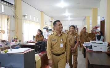 Tinjau Kantor Disdikbud dan Dinas PUPR-Pera, Gutmen Minta ASN Beri Pelayanan Terbaik