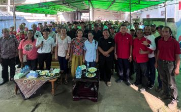 Temui Relawan KREN di Menjalin, Cornelis Pertegas Posisi Karolin-Erani di Pilkada Landak