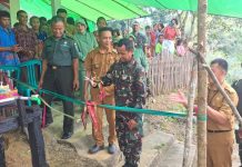 Warga Desa Papung Kini Bisa Nikmati Fasilitas Air Bersih Bantuan Kasad TNI AD