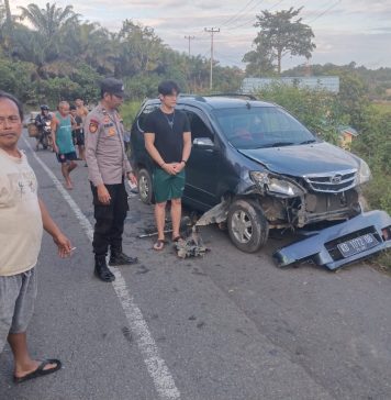 Hilang Kendali Saat Menyalip, Sepeda Motor Terlibat Kecelakaan Dengan Minibus