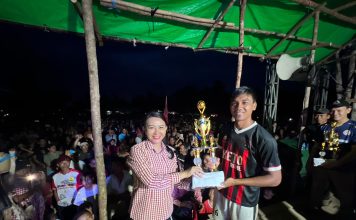 Tutup Turnamen Roah Cup Agak Hilir, Karolin Mohon Doa Restu Masyarakat Jelang Pendaftaran di KPU