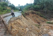 Tanah Lonsor di Dusun Engkalong, Pengendara Dihimbau Berhati-Hati Saat Melintas