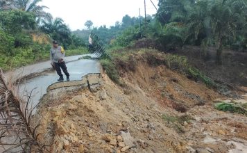 Tanah Lonsor di Dusun Engkalong, Pengendara Dihimbau Berhati-Hati Saat Melintas