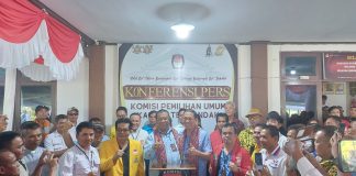 Heri Saman – Vinsensius Resmi Daftarkan Diri Ke KPU Maju Pilkada Landak