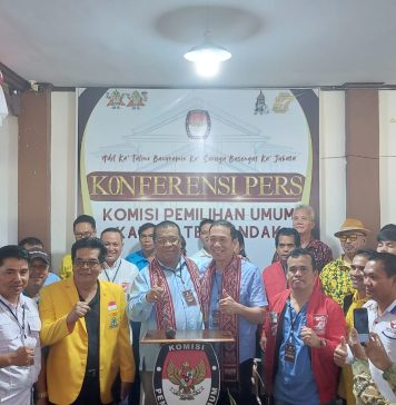 Heri Saman – Vinsensius Resmi Daftarkan Diri Ke KPU Maju Pilkada Landak