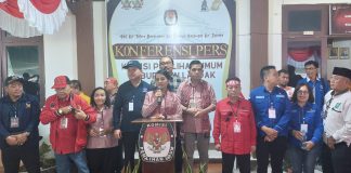 Karolin – Erani Resmi Daftar Maju Pilkada Landak Ke KPU