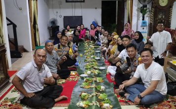 Bermalam Dirumah Warga, Kapolres Landak Ajak Jaga Kamtibmas Jelang Pilkada