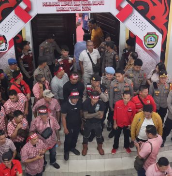 Dijaga Ketat Puluhan Personel Kepolisian, Penetapan Nomor Urut Paslon Bupati dan Wakil Bupati Landak Berjalan Lancar