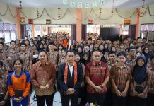 Kunjungin Dua SMA di Ngabang Gutmen Ingatkan Pelajar Tidak Terlibat Kasus Perundungan