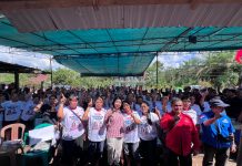 Dihadapan Masyarakat Dusun Tanjam Menjalin Karolin Janji Tuntaskan Program Yang Sempat Tertunda