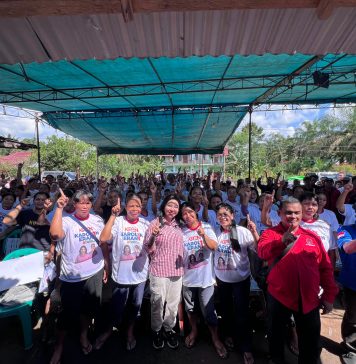 Dihadapan Masyarakat Dusun Tanjam Menjalin Karolin Janji Tuntaskan Program Yang Sempat Tertunda