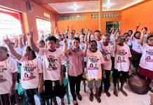 Karolin Ajak Warga Berjuang Bersama Dalam Pembangunan