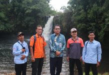 Kunjungi Desa Tenguwe, Pj. Bupati Landak Gelar Pengobatan Gratis Serta Tinjau PLTMH