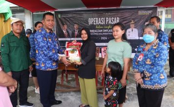 Tinjau Operasi Pasar, Gutmen Pastikan Kebutuhan Pokok Masyarakat Aman Jelang Hari Raya