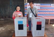 Karolin Salurkan Hak Suara di TPS 10, Didampingi Ketua Tim Kampanye KREN