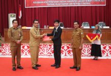 Pj. Bupati Landak Tanggapi Pandangan Umum Fraksi DPRD Terkait Pajak dan Restribusi Daerah