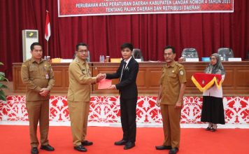 Pj. Bupati Landak Tanggapi Pandangan Umum Fraksi DPRD Terkait Pajak dan Restribusi Daerah
