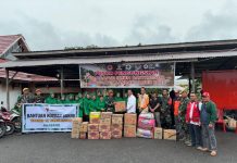 Pemkab Landak Terima Bantuan Untuk Korban Banjir Dari Yonarmed/16 Tumbak Kaputing