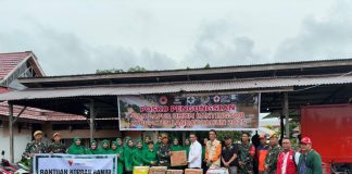 Pemkab Landak Terima Bantuan Untuk Korban Banjir Dari Yonarmed/16 Tumbak Kaputing