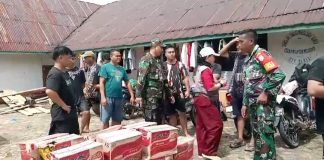 Kunjungi Korban Banjir di Menyuke, Dandim 1210/LDK Serahkan Bantuan