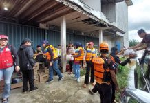 Dinkes Landak Terjunkan Tim Bantu Cek Kesehatan Para Korban Banjir