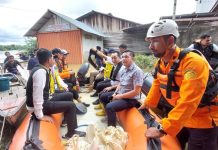 Anggota DPR RI Yuliansyah Serahkan Bantuan Bagi Korban Banjir di Landak
