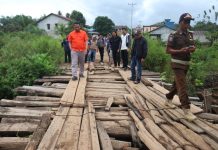 Tinjau Wilayah Terdampak Banjir dan Lonsor di Meranti, Pj. Bupati Landak Salurkan Bantuan