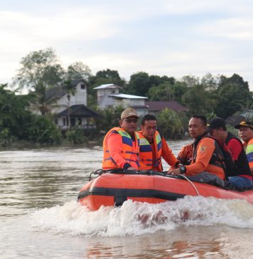 Gutmen Tinjau Rumah Warga Pasca Banjir
