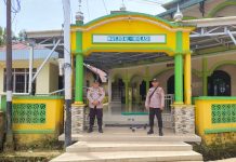 Samapta Polsek Menyuke Amankan Ibadah Sholat Jumat