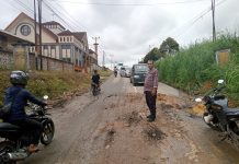 Awas! Ada Jalur Rusak di Wilayah Pahuman, Pengendara Dihimbau Behati-Hati Melintas