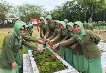 Persit KCK Cabang LVII Dim 1210/LDK Gelar Ziarah dan Tabur Bunga di Makam Juang Ngabang