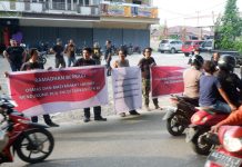 Bentuk Dukungan Disahkannya RUU TNI, Ormas dan Masyarakat di Landak Berbagi Takjil