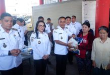 1000 Paket Sembako Murah di Terminal Ngabang Diserbu Warga